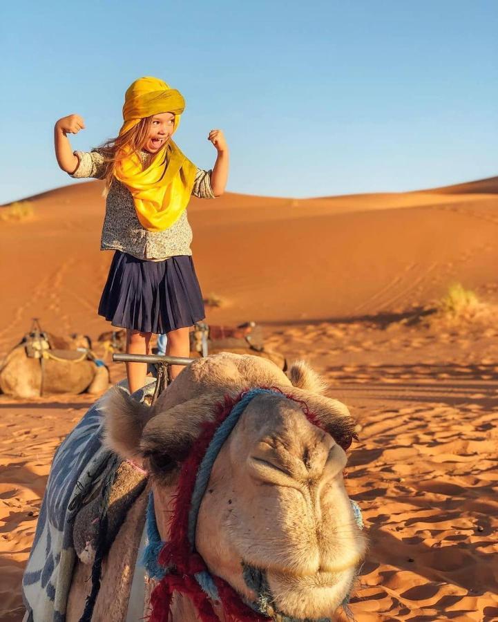 Sahara Majestic Luxury Camp Hotel Merzouga Luaran gambar A child riding a camel
