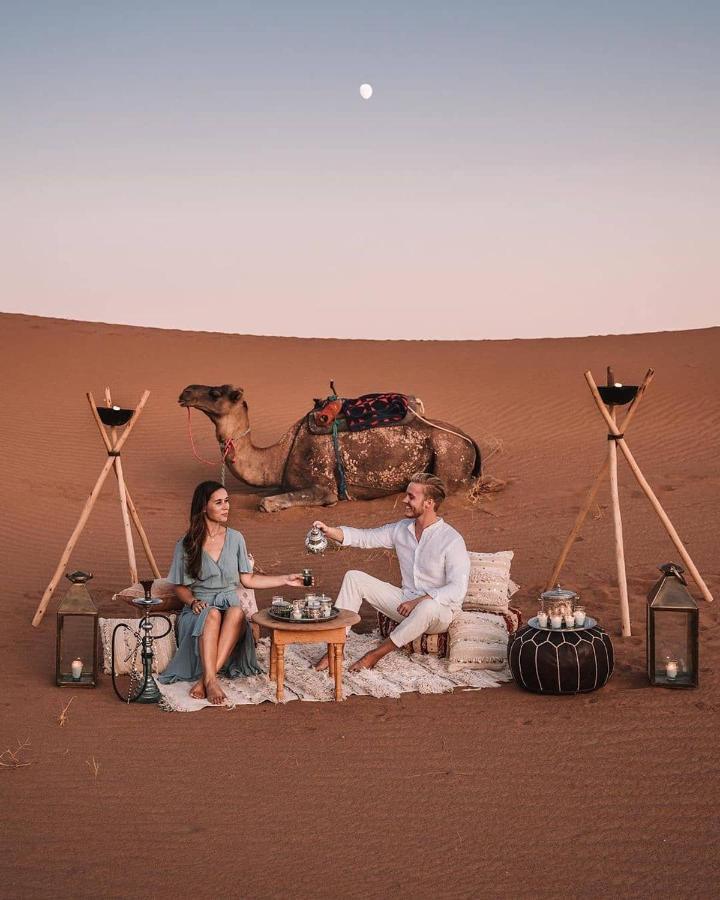 Sahara Majestic Luxury Camp Hotel Merzouga Luaran gambar Tourists in a desert camp