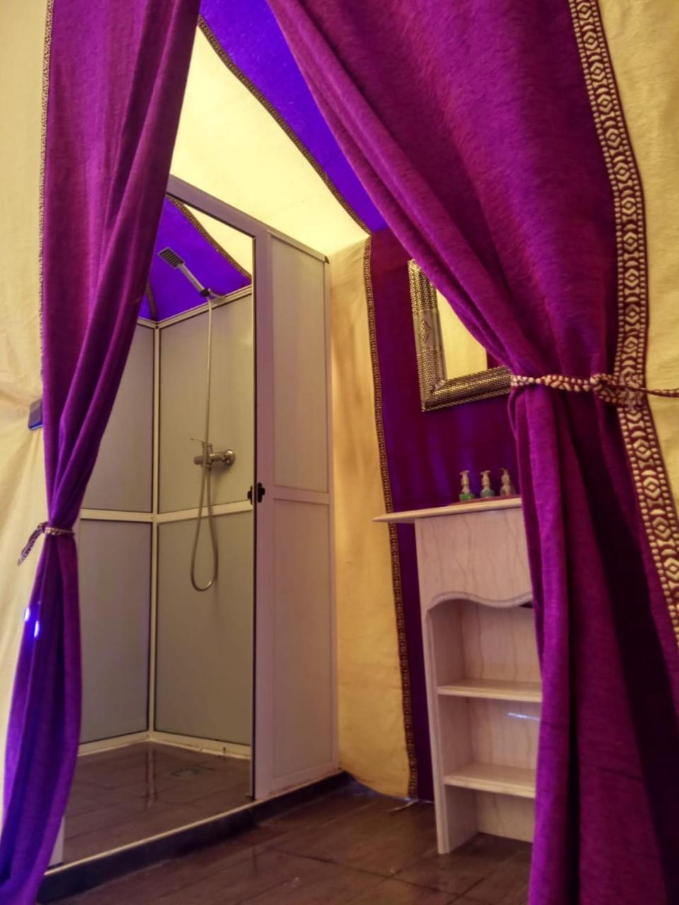 Sahara Majestic Luxury Camp Hotel Merzouga Luaran gambar Shower in a tent