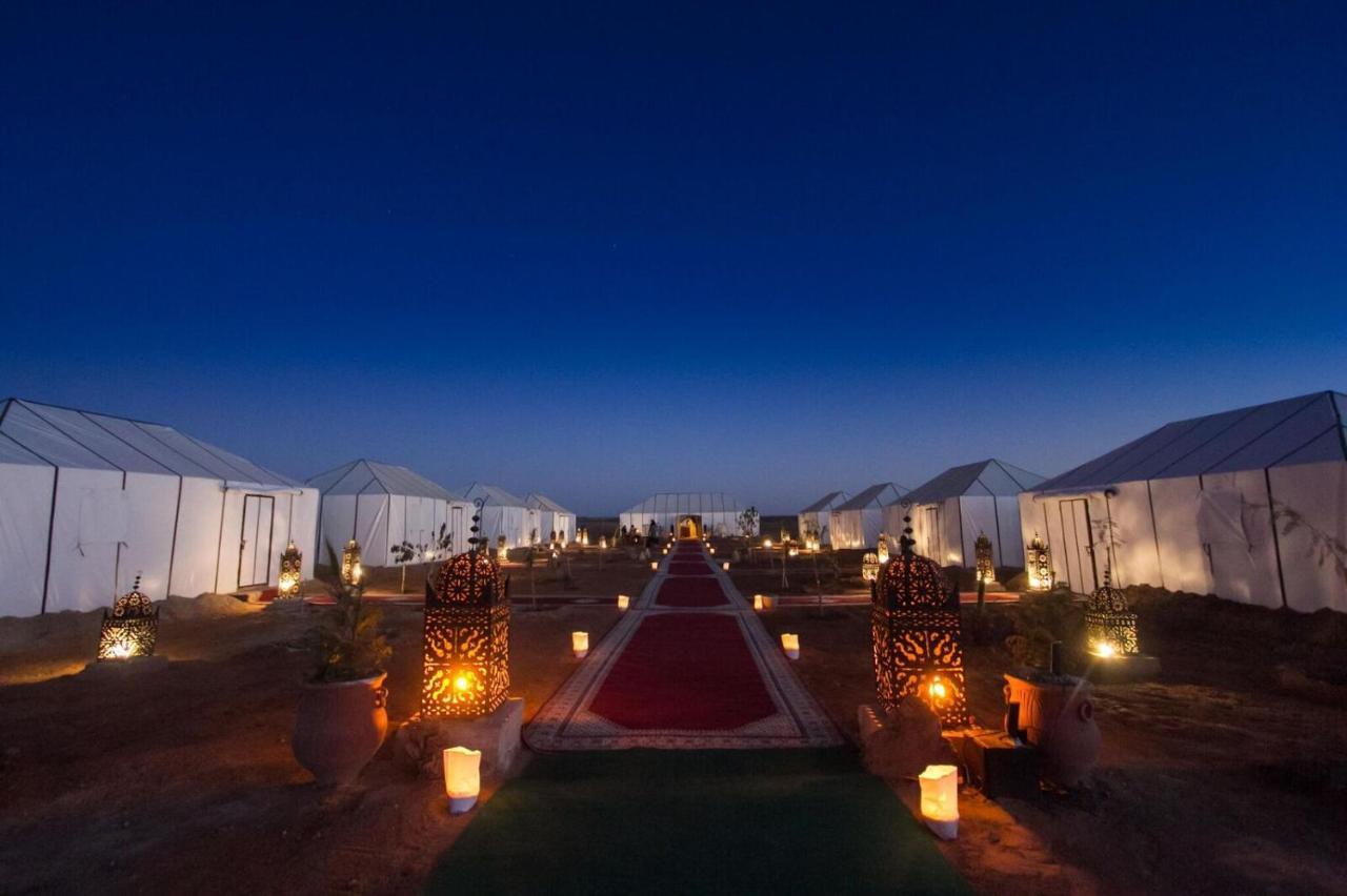 Sahara Majestic Luxury Camp Hotel Merzouga Luaran gambar The camp at night
