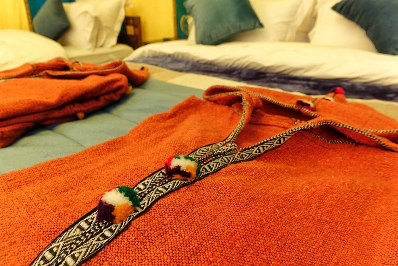 Sahara Majestic Luxury Camp Hotel Merzouga Luaran gambar A Moroccan bathrobe