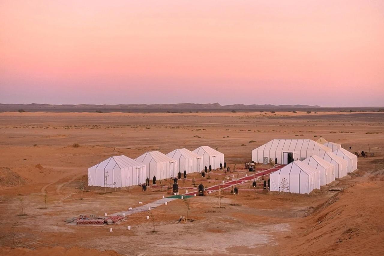 Sahara Majestic Luxury Camp Hotel Merzouga Luaran gambar A luxury desert camp in the Sahara