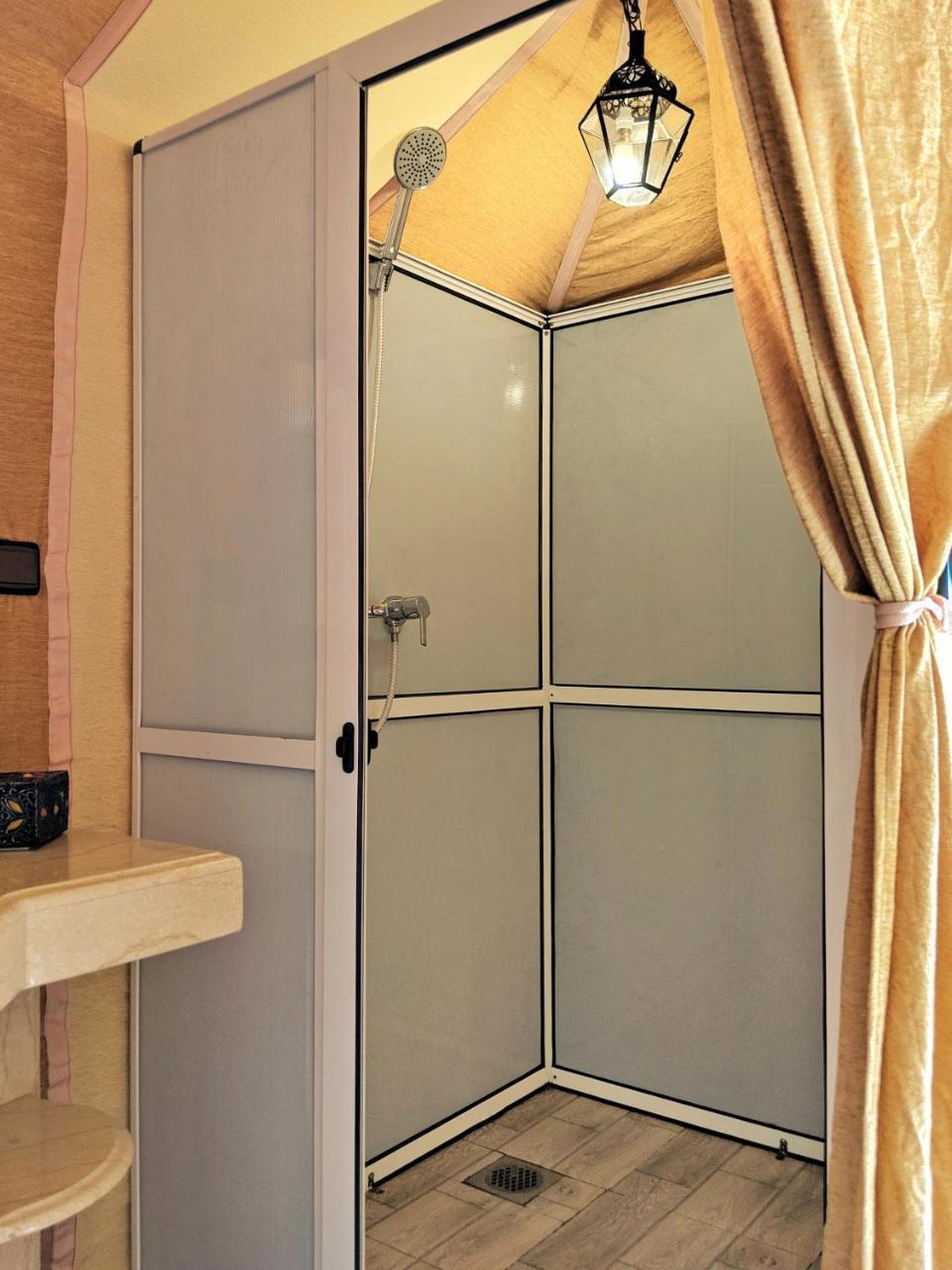Sahara Majestic Luxury Camp Hotel Merzouga Luaran gambar Shower cubicle