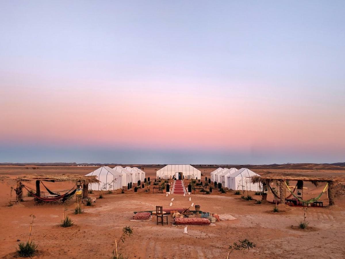 Sahara Majestic Luxury Camp Hotel Merzouga Luaran gambar The camp at sunset