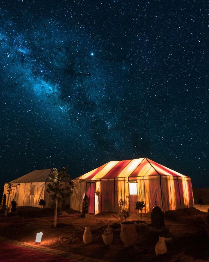 Sahara Majestic Luxury Camp Hotel Merzouga Luaran gambar A Berber tent in the Sahara